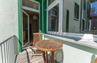 Wohnung kaufen in Gürtelstraße 26A, 10247 Berlin, Große, bezugsfreie 3-Zimmer-Wohnung mit Süd-Balkon. Umbau zu 4 Zimmern möglich.