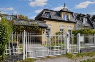 Einfamilienhaus kaufen in 12207 Berlin, Lichterfelde - Charmantes Einfamilienhaus mit kleiner Remise, Innenhof und Carport zum Verlieben!