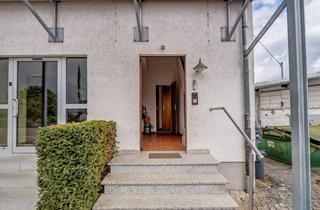 Wohnung kaufen in 76571 Gaggenau, Wohnen und Arbeiten: Attraktive Wohnung mit großzügiger Lagerhalle