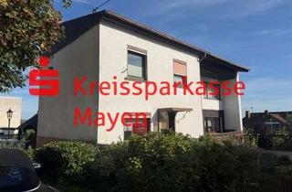 Haus kaufen in 56645 Nickenich, Wohnhaus mit vielseitiger Raumaufteilung und Balkon