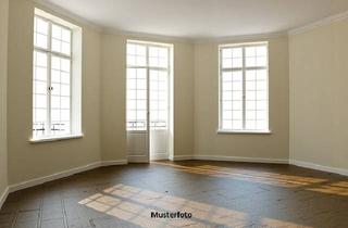 Wohnung kaufen in 12159 Berlin, Große 4-Zimmer-Altbauwohnung in guter Wohnlage