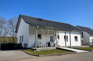 Haus kaufen in 54550 Daun, Modernes energiesparendes Zweifamilienhaus mit effizienter Technik und Mieteinnahmen