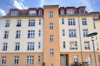 Wohnung kaufen in 14480 Potsdam, 2-Zimmer-Wohnung mit EBK, Fußbodenheizung, Rollläden und Stellplatz vor dem Haus