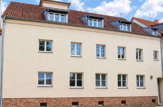 Mehrfamilienhaus kaufen in 39240 Calbe, Mehrfamilienhaus mit 3 Wohneinheiten, bezugsfrei und mit Ausbaupotential in Calbe Saale