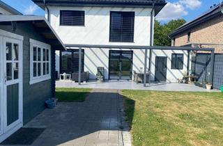 Einfamilienhaus kaufen in 52531 Übach-Palenberg, Modernes, freistehendes Einfamilienhaus mit zwei Garagen und großzügigem Garten in Übach-Palenberg