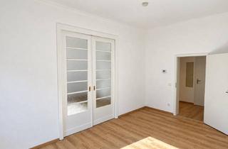 Wohnung kaufen in 30419 Herrenhausen, Wohnkomfort mit Altbauflair: kernsanierte 4-Zimmer-Wohnung mit Balkon nahe den Herrenhäuser Gärten