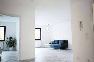 Wohnung kaufen in Hauptstraße 43, 72290 Loßburg, Lichtdurchflutete 3-Zimmer-Wohnung mit großer Dachterrasse.
