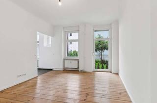 Wohnung kaufen in 12045 Neukölln, Stilvolles 1-Zimmer-Apartment im Erdgeschoss des Hinterhauses mit ruhiger Terrasse zum Innenhof.