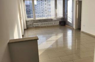 Wohnung kaufen in Neuköllner Straße, 71229 Leonberg, Renovierte und sehr helles Wohnung im Herz von Leonberg