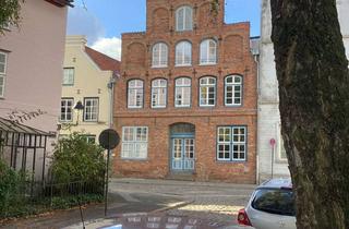 Wohnung mieten in Langer Lohberg 20, 23552 Innenstadt, Reinkommen und Wohlfühlen: schöne 2-Zimmer-Wohnung inmitten der Lübecker Altstadt, sofort anmietbar!