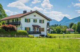 Wohnung kaufen in 83700 Rottach-Egern, Traumhafter Panoramablick über freie Wiesen in ländlicher Ruhelage