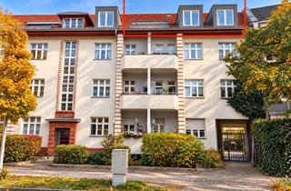 Wohnung kaufen in 12487 Berlin, Dachgeschossliebe – Lichtdurchflutetes Wohnen mit Südwestbalkon
