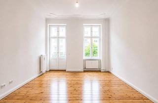 Wohnung kaufen in 13347 Berlin, Stilvoll sanierte 2-Zi.-Altbauwohnung mit Balkon, Aufzug & Stuck in ruhiger Nebenstraße